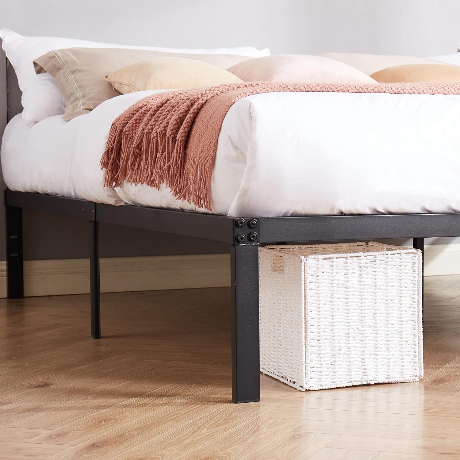 VECELO Metal Platform Bed Frame Heavy Duty Steel Slat, No Box Spring Needed - VECELO