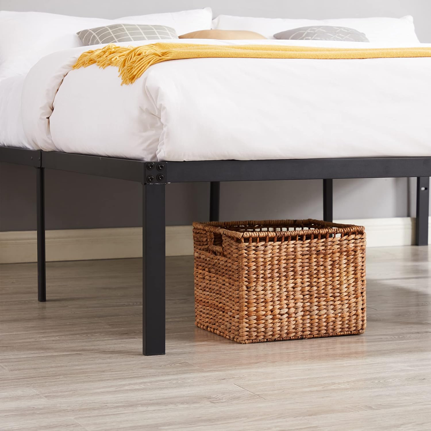 VECELO Metal Platform Bed Frame Heavy Duty Steel Slat, No Box Spring Needed - VECELO