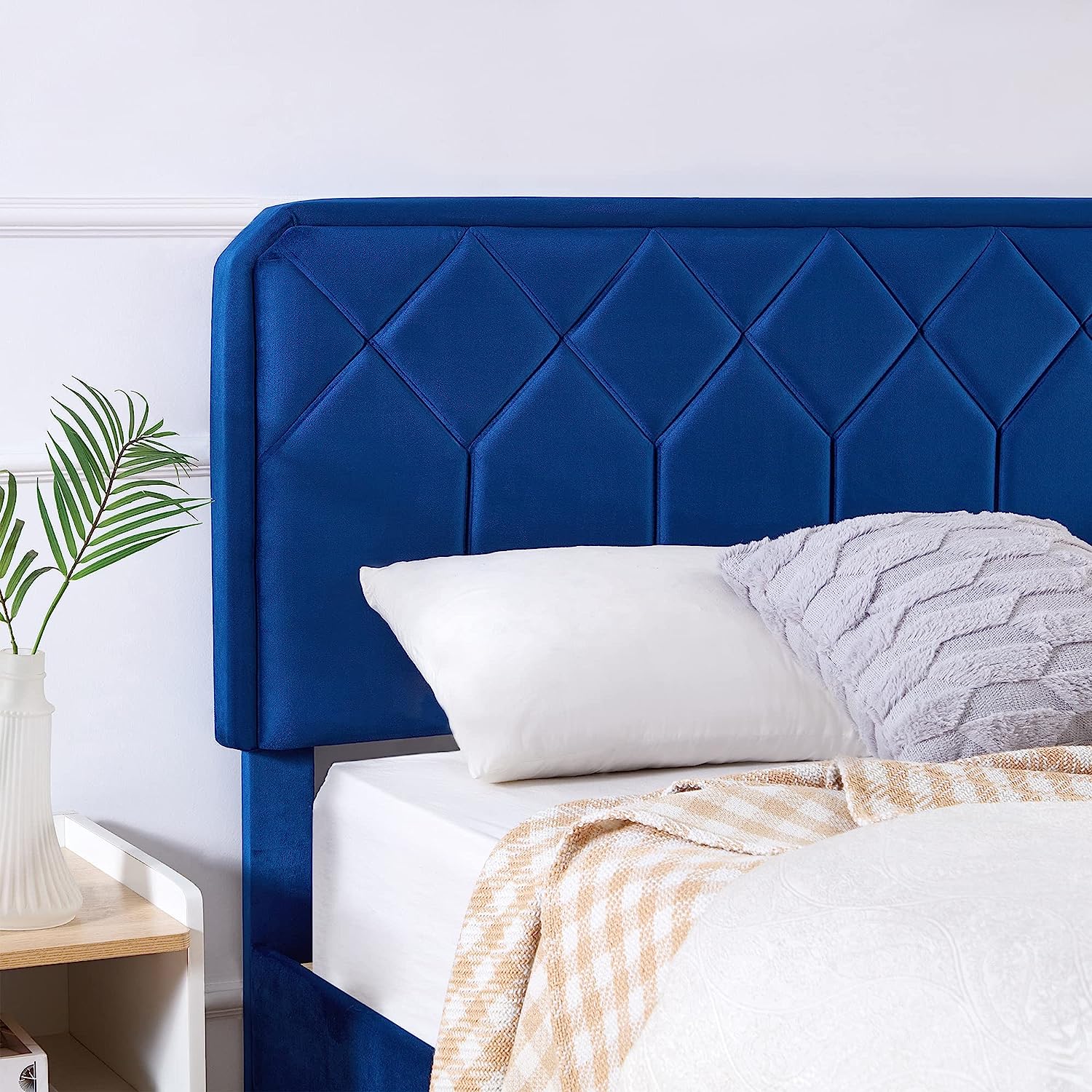 VECELO Premium Leather Upholstered Platform Bed Frame - VECELO