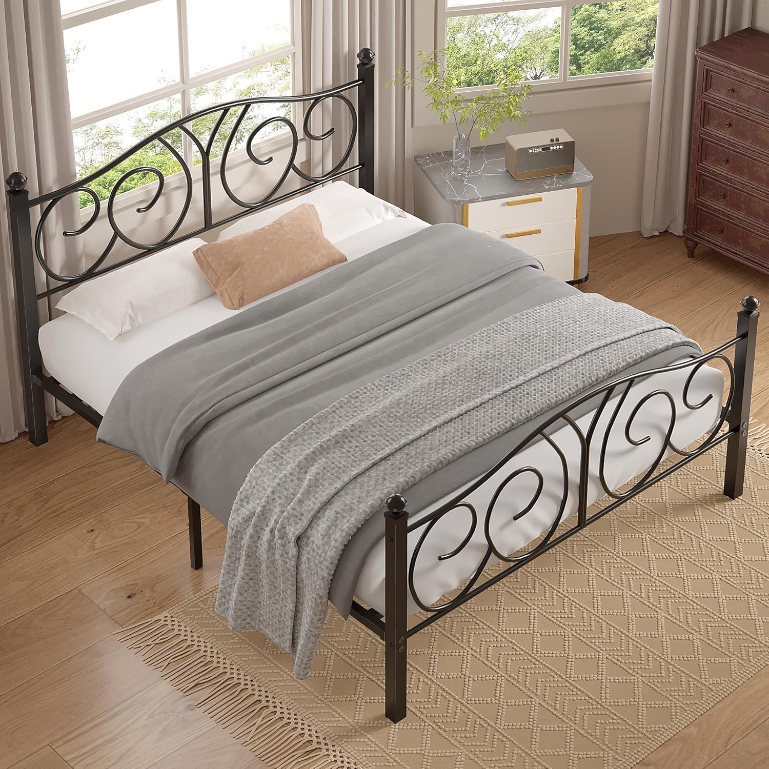 VECELO Metal Platform Bed Frame/Mattress Foundation - VECELO
