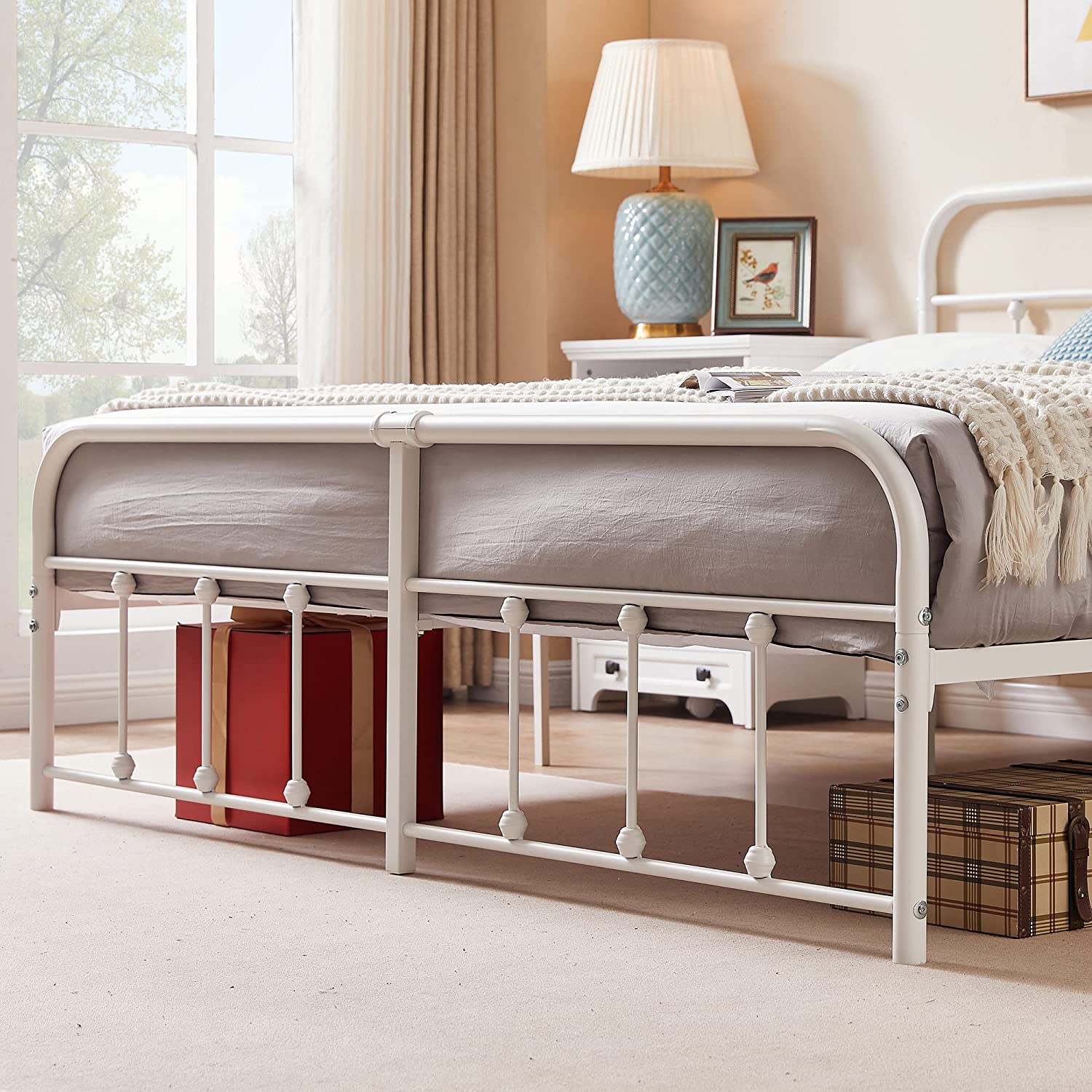 VECELO Metal Platform Bed Frame Mattress Foundation Modern&Simple Style - VECELO