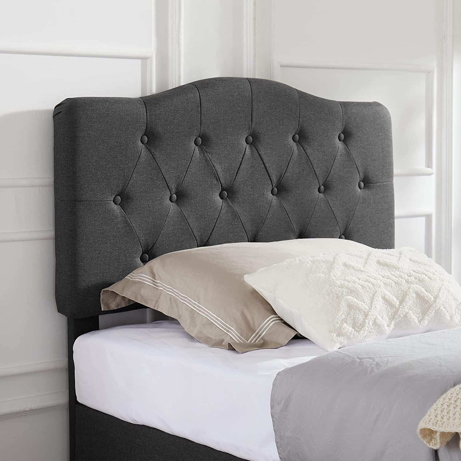 VECELO Classic Upholstered Platform Bed Frame with Diamond Stitched Cloth - VECELO