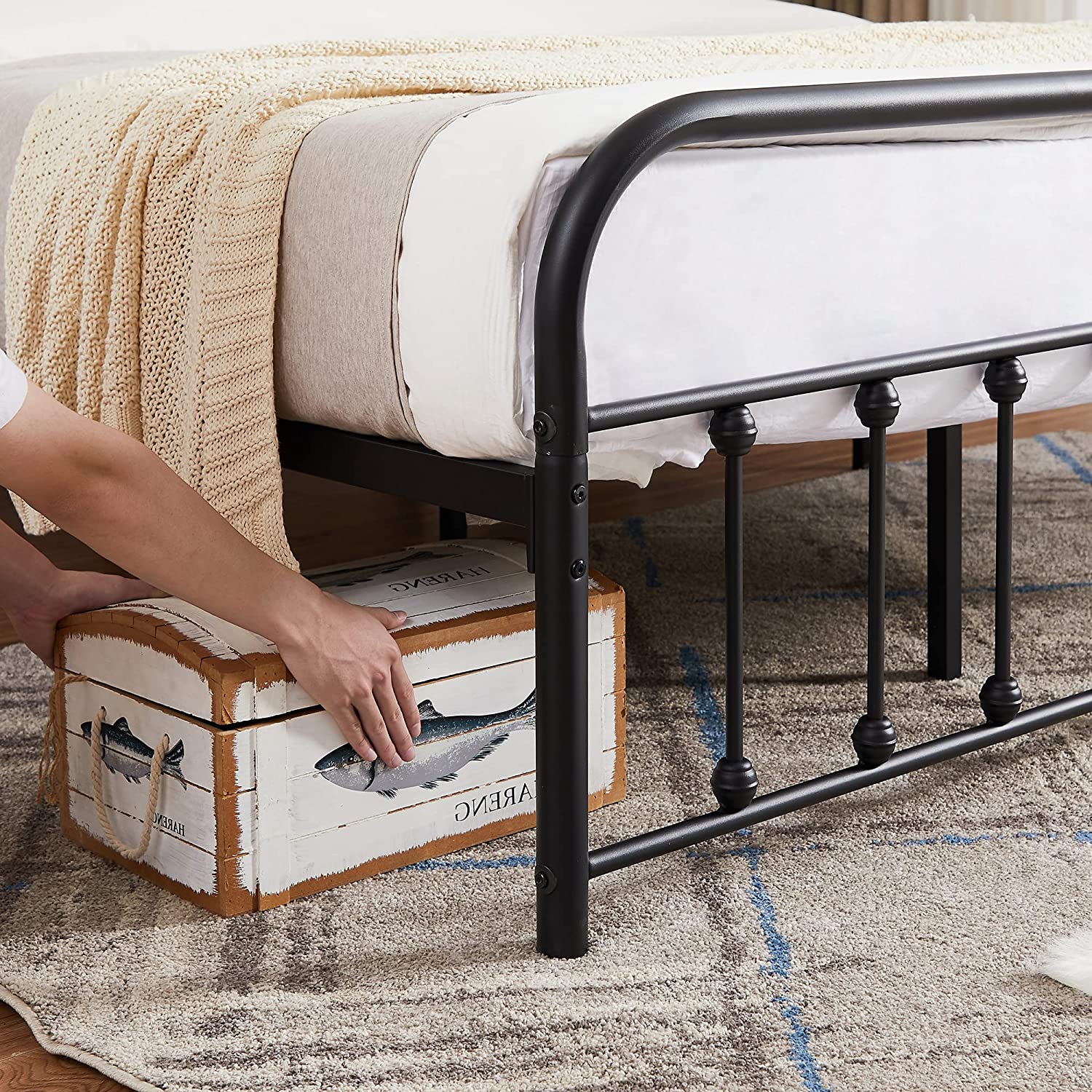 VECELO Metal Platform Bed Frame Mattress Foundation Modern&Simple Style - VECELO