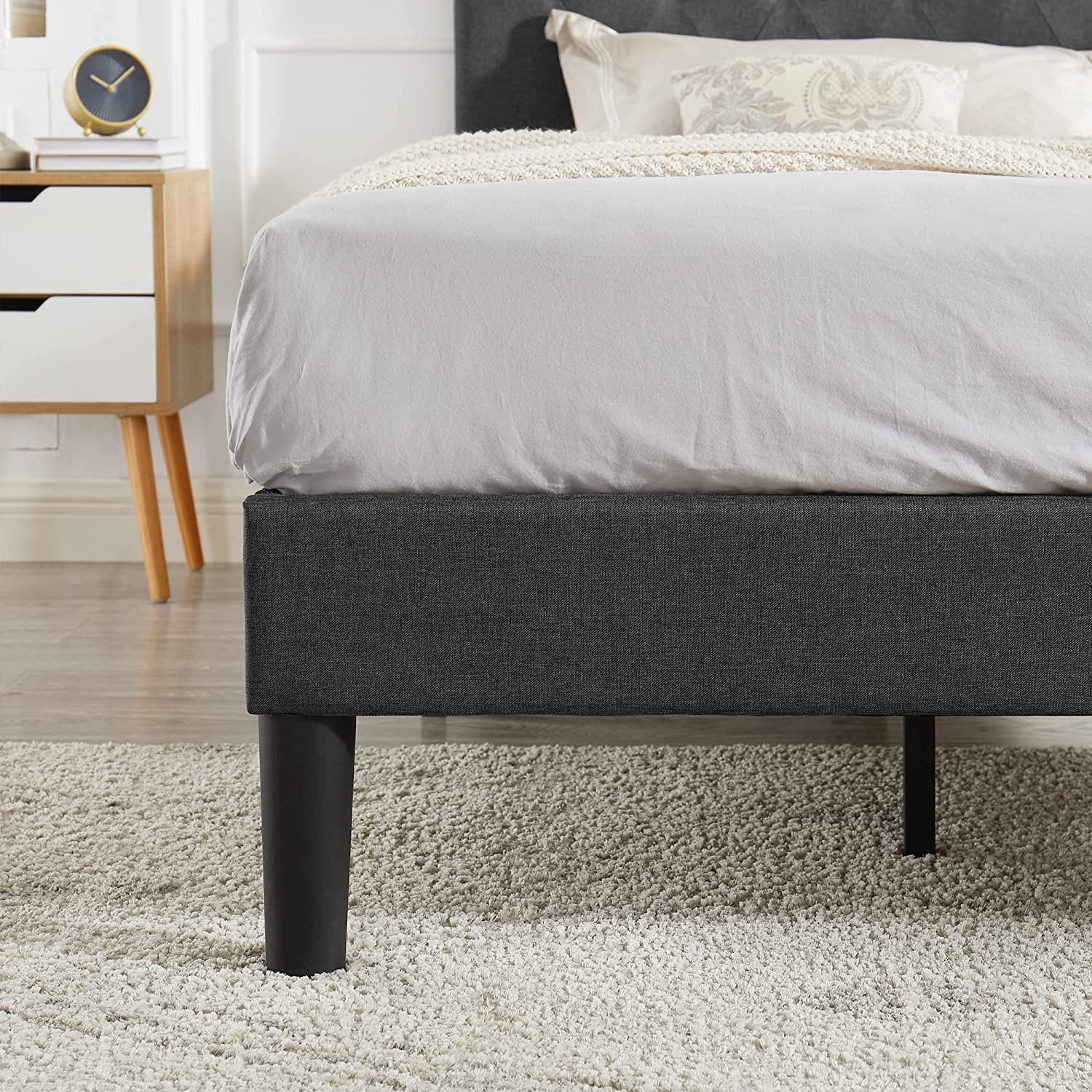 VECELO Classic Upholstered Platform Bed Frame with Diamond Stitched Cloth - VECELO