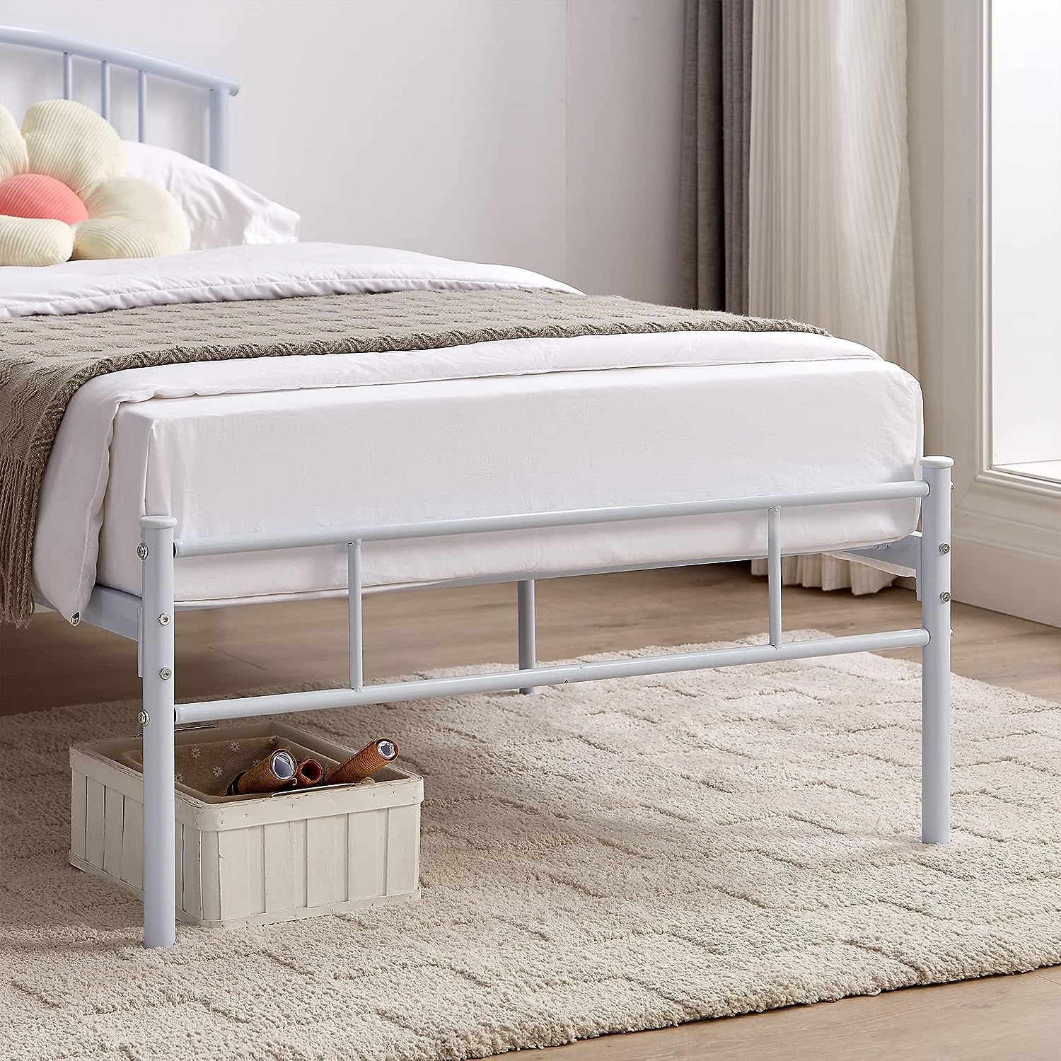 VECELO Modern Metal Bed Frame Mattress Foundation with curve headboard and Footboard