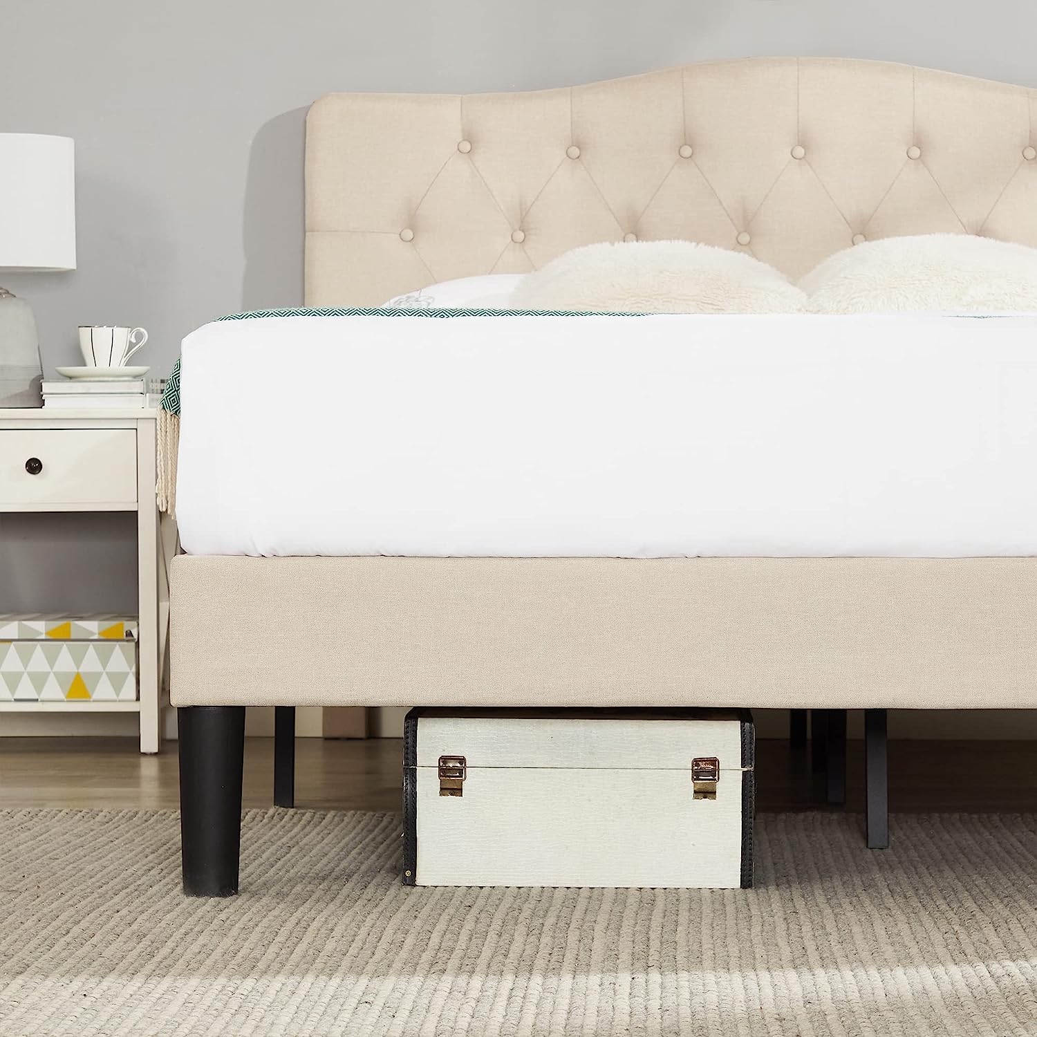 VECELO Classic Upholstered Platform Bed Frame with Diamond Stitched Cloth - VECELO