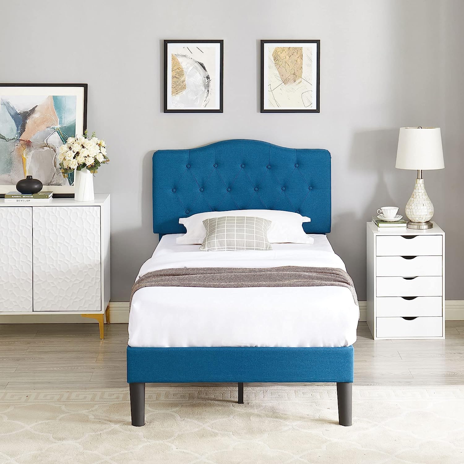 VECELO Classic Upholstered Platform Bed Frame with Diamond Stitched Cloth - VECELO