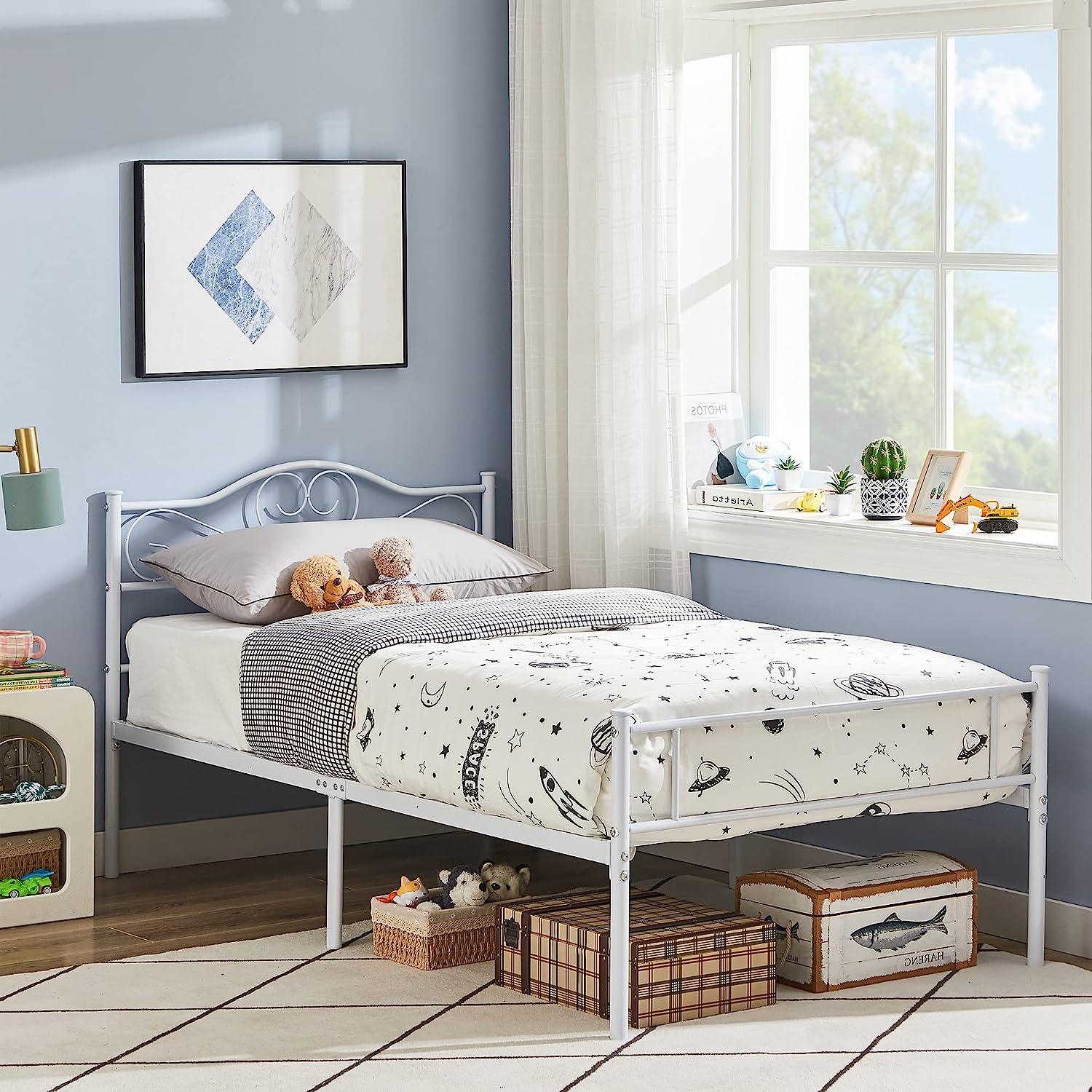 VECELO Metal Platform Bed Frame Mattress Foundation Decorative Headboard & Footboard