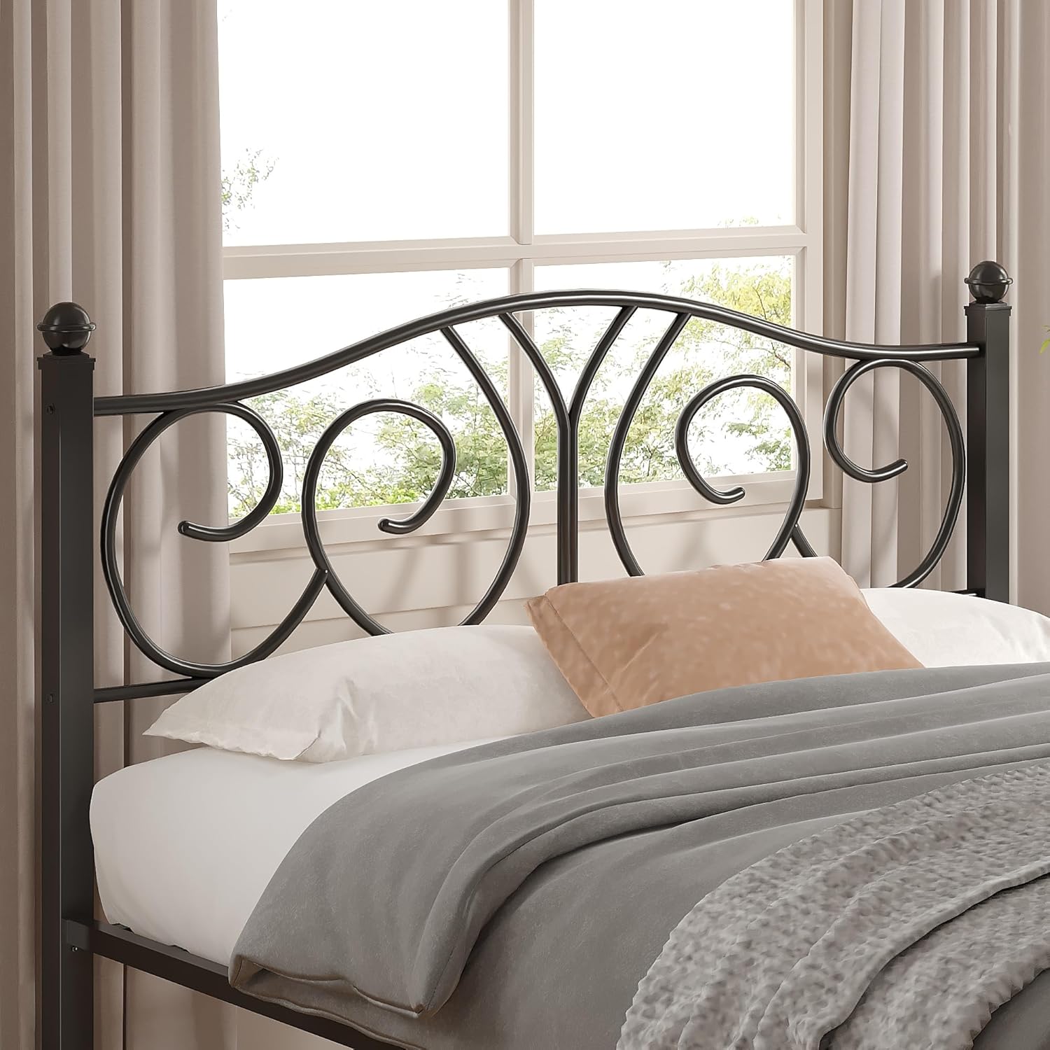 VECELO Metal Platform Bed Frame/Mattress Foundation