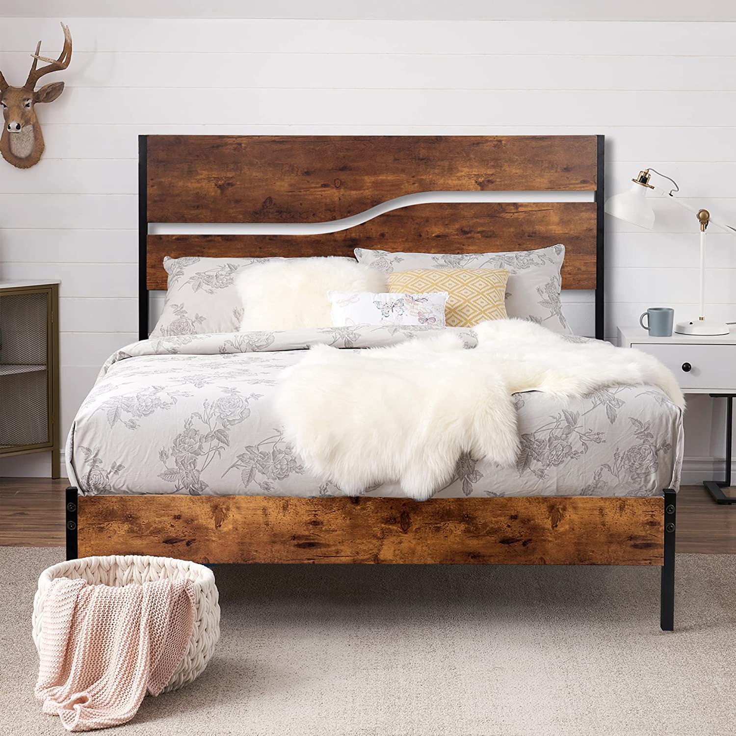 VECELO Platform Bed Frame/Mattress Foundation with Rustic Vintage Wood Headboard