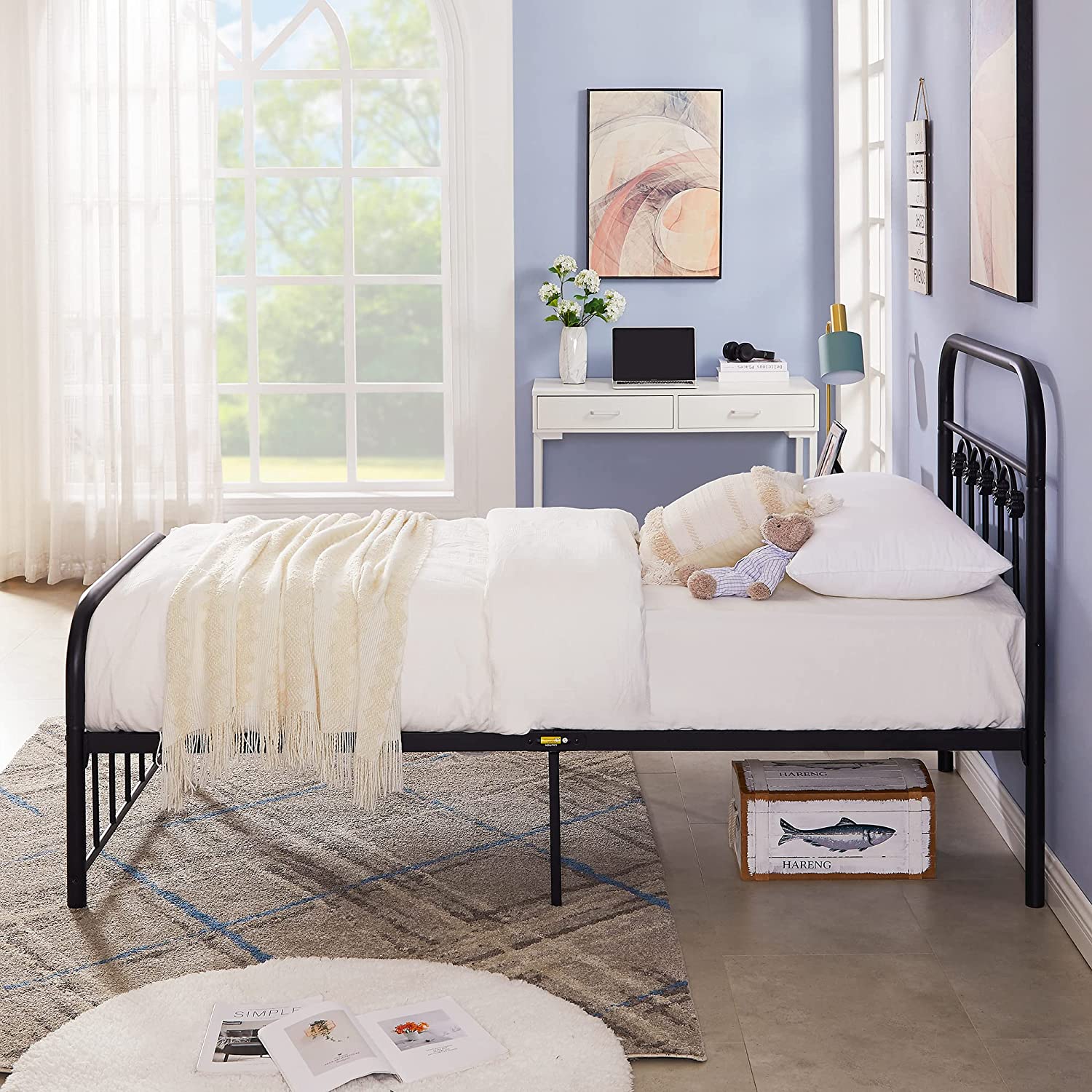 VECELO Metal Bed Frame/Mattress Foundation with Vintage Flower Headboard & Footboard